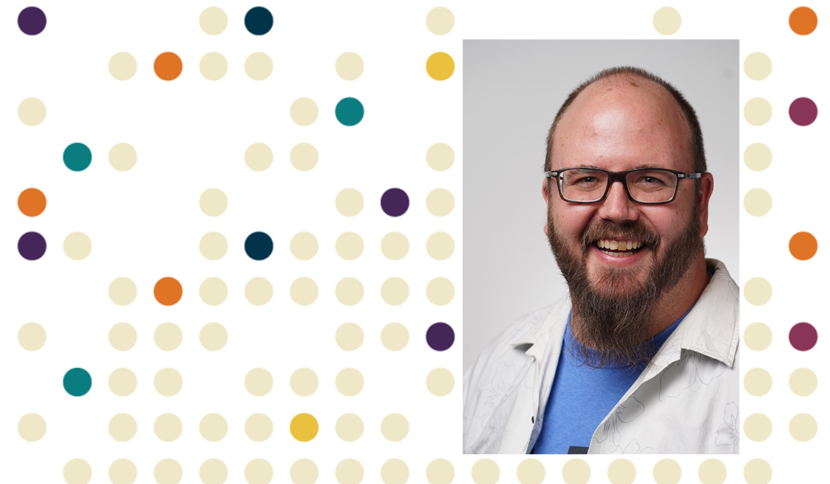 Headshot of Tom Wojciechowski atop Digital Collegium's patterned "dots" background.